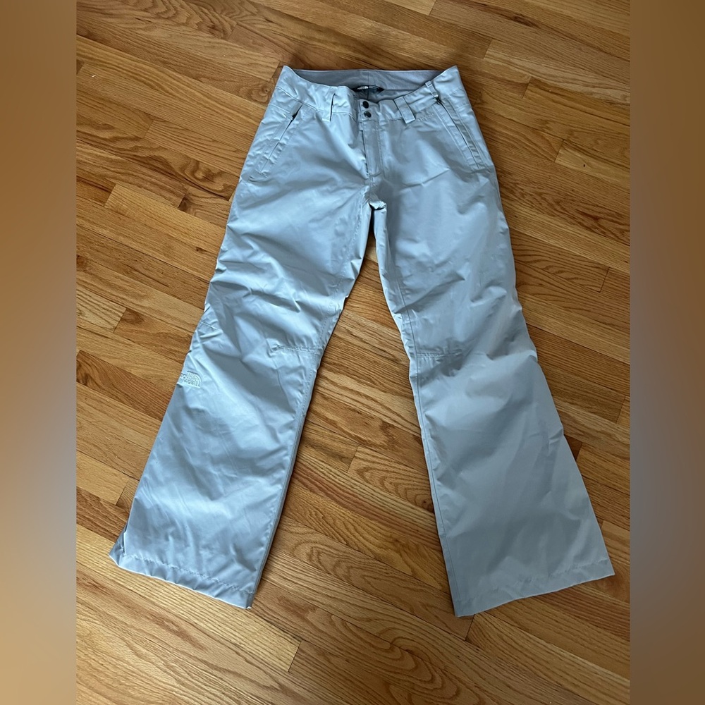 Woman’s Northface snowpants